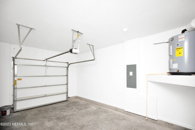 Building Photo - 348 Rosemont Dr