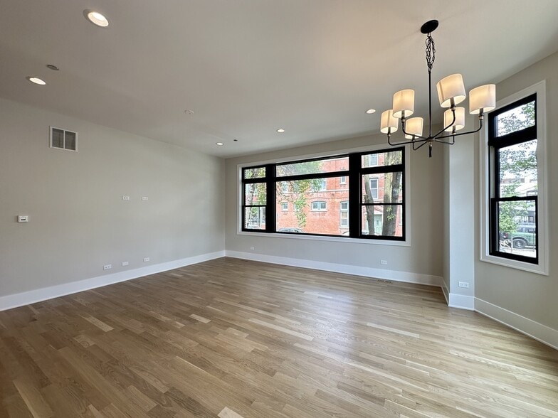 Building Photo - 1747 W Le Moyne St