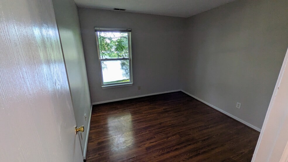 Building Photo - 1065 Williamsburg Way