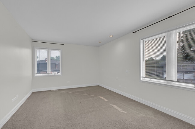 Building Photo - 608 W Inverrary Ln
