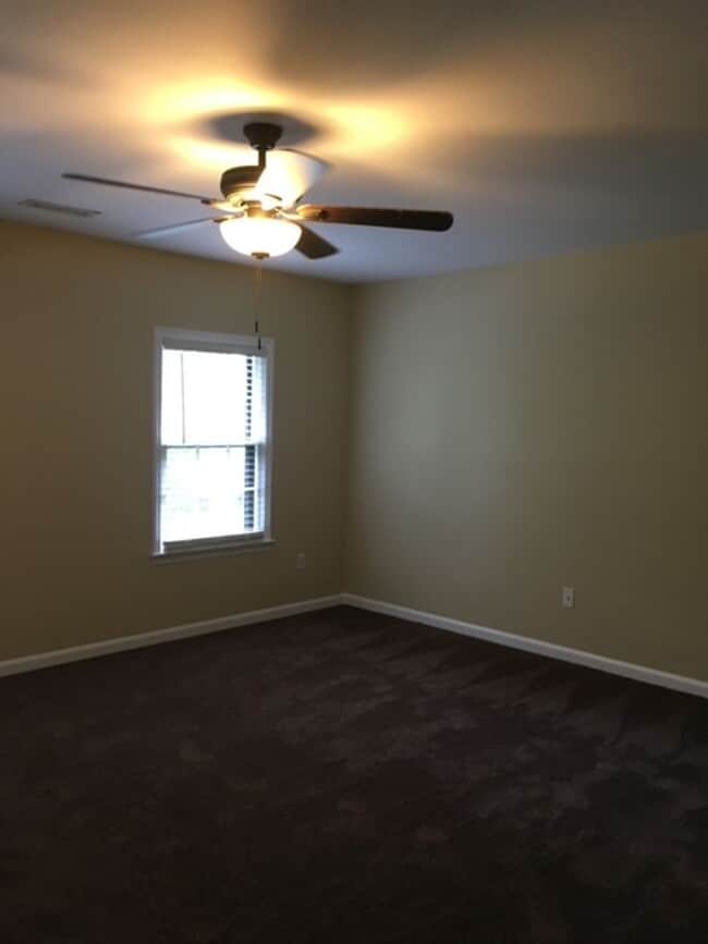 Building Photo - Townhome Prime Location in Old West End.