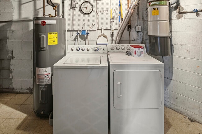 Building Photo - 770 Trenton Ave