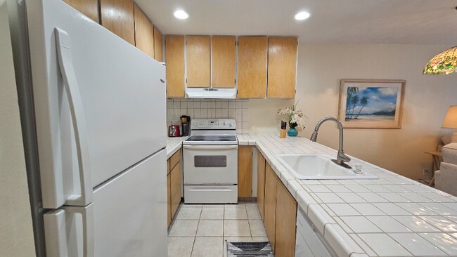 Building Photo - 75-6002-6002 Ali‘i Dr