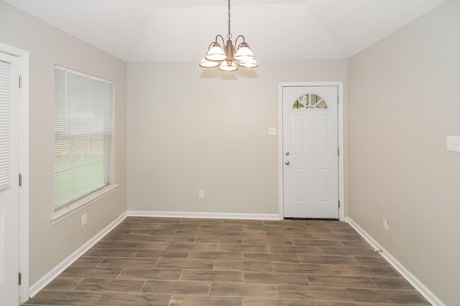Building Photo - 6047 Cottage Hill Dr
