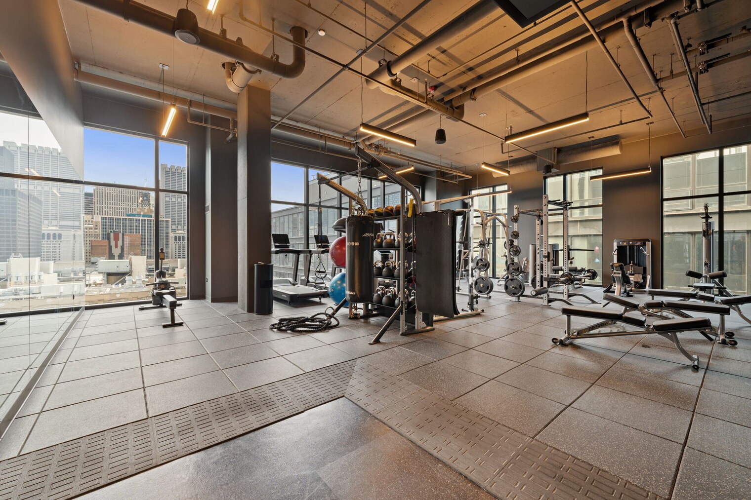 Building Photo - 633 S LaSalle St