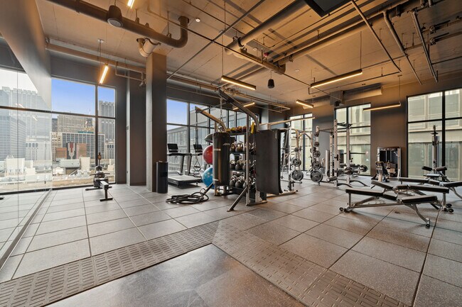 Building Photo - 633 S LaSalle St