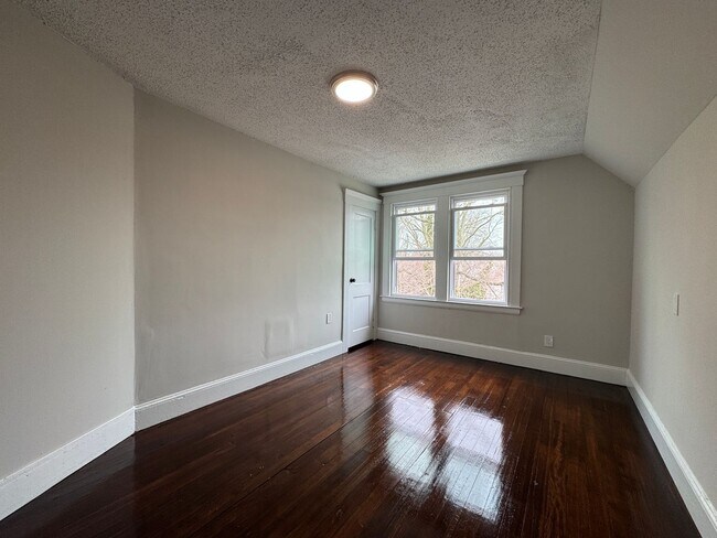 Building Photo - 47-49 Mead St