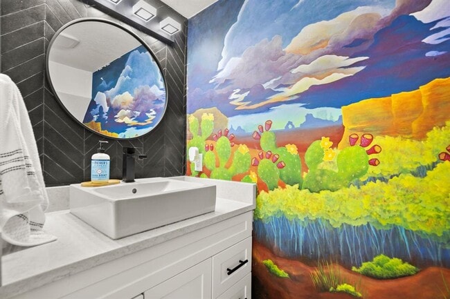 Building Photo - 7001 Woodhue Dr