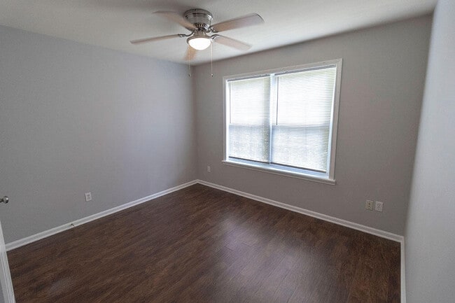 Building Photo - 1945 Center St