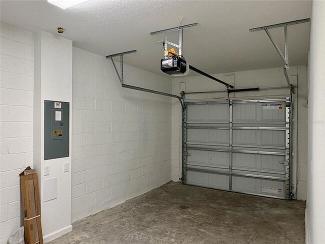 Building Photo - 14941 Harvest St