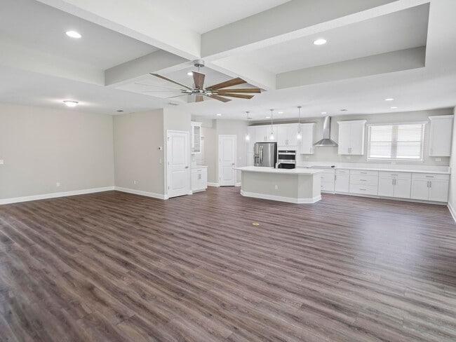 Building Photo - 4 bedroom, 3 bath home in Grand Landings G...