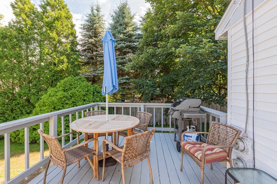 Building Photo - 18 Baker