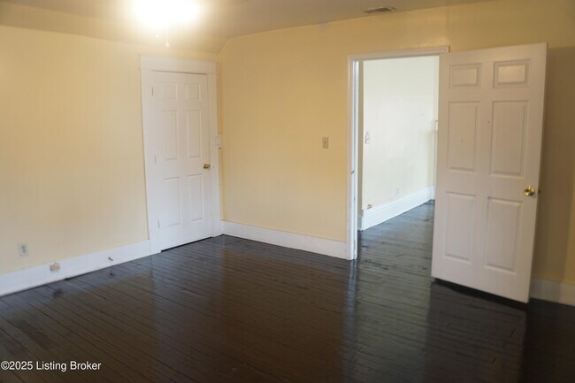 Building Photo - 226 W Burnett Ave