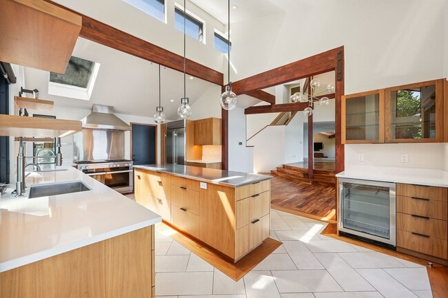 Building Photo - Stunning 3,146 Sq. Ft. Olympia Waterfront ...