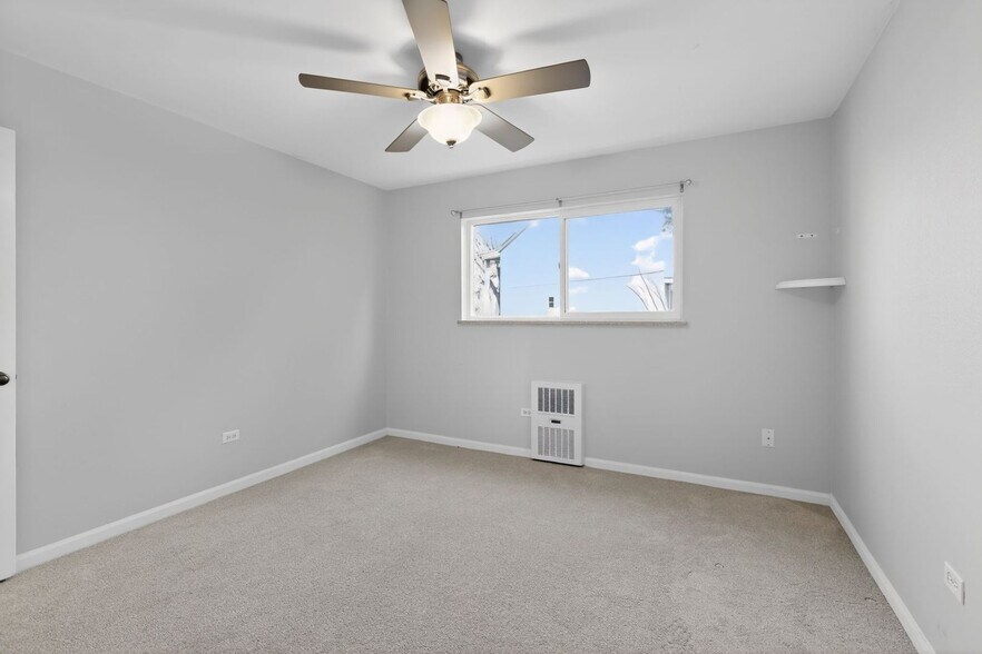 Building Photo - 2262 S Vly Hwy