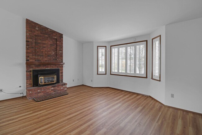 Building Photo - 3 Bed 2.5 Bath - Dog per Approval - Groups - Hillcrest - NAS Whidbey