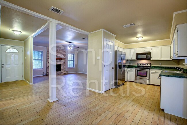 Building Photo - 6716 Sayle St