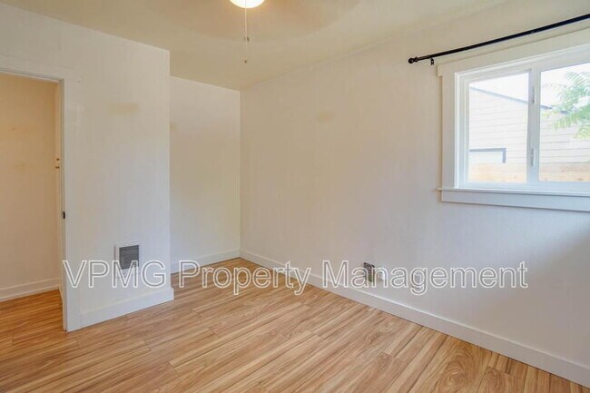 Building Photo - 3113 Yeoman Ave