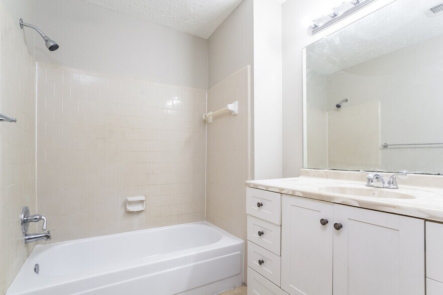 Building Photo - 7010 Foxmont Ln