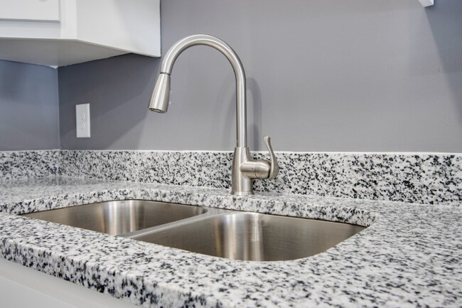 Building Photo - 138 Main St N