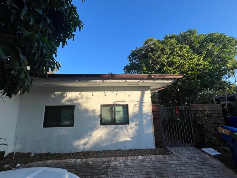 Building Photo - 3371 SW 22nd St