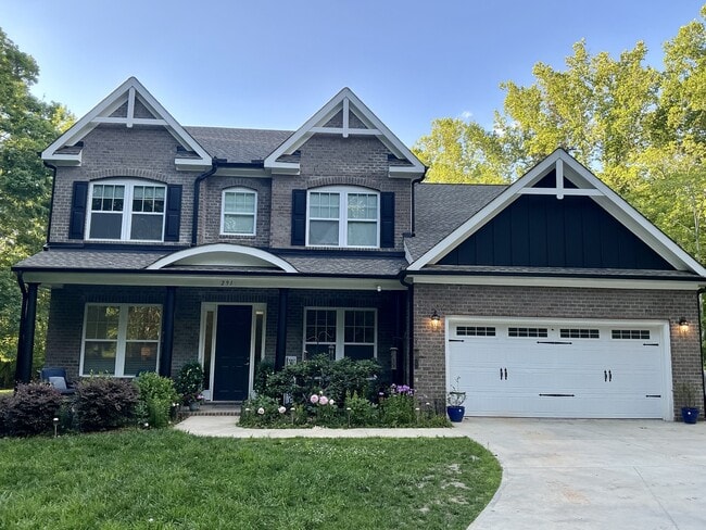 Building Photo - 291 North St