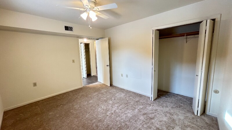 Building Photo - 807 Rainbow Dr