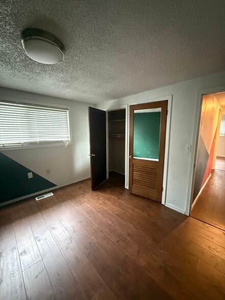 Building Photo - 406 E 43rd St