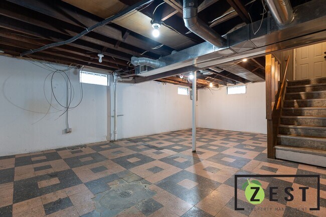 Building Photo - BEAUTIFUL 3 BEDROOM 1 BATH LOCATED IN HAPER WOODS MI 48225