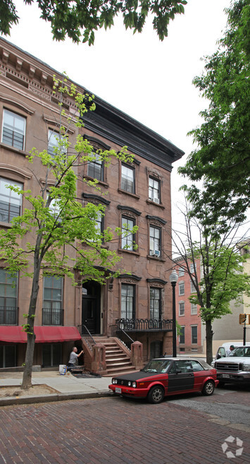 Building Photo - 28 E Mount Vernon Pl