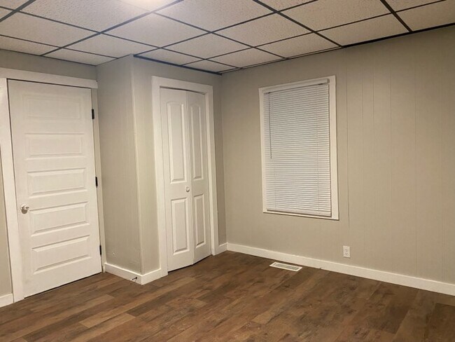 Building Photo - 1220 E 2nd St