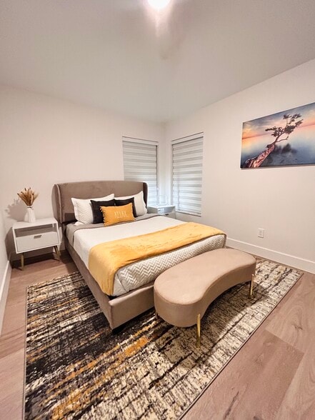 Building Photo - 6205 SE Circle St