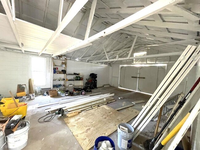 Building Photo - 107 Sinclair St