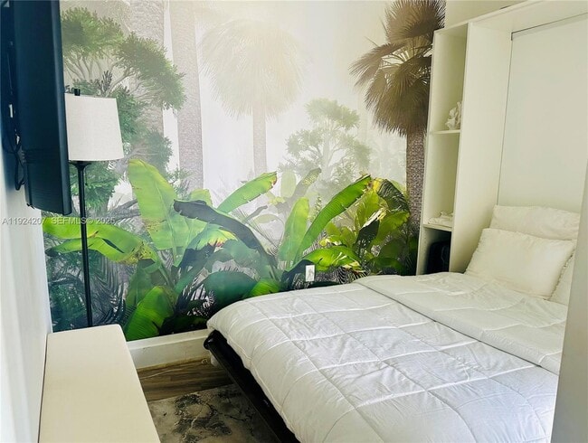 Building Photo - 121 NE 34th St