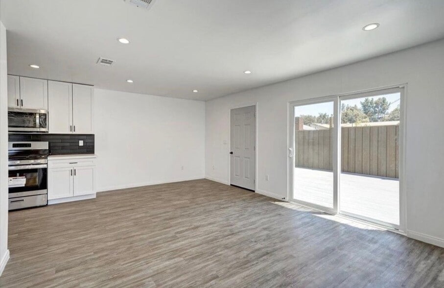 Building Photo - 6219 Glide Ave