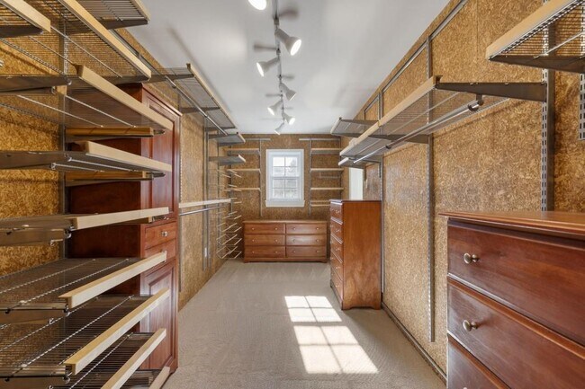 Building Photo - 97 Huntington Rd NE