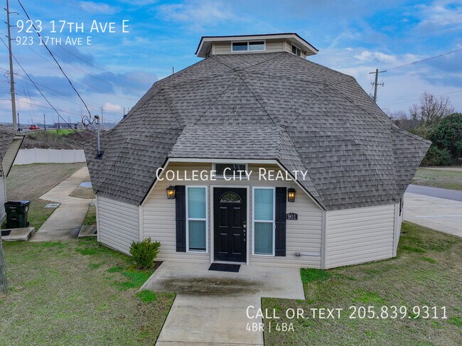 Building Photo - 923 17th Ave E