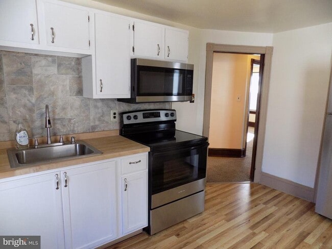 Building Photo - 53 Sunset Ave