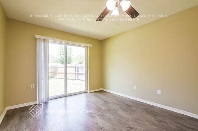 Building Photo - 204 N Alderwood St