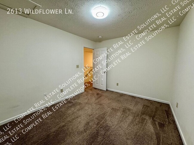 Building Photo - Move-in Special:  $300 off first months rent