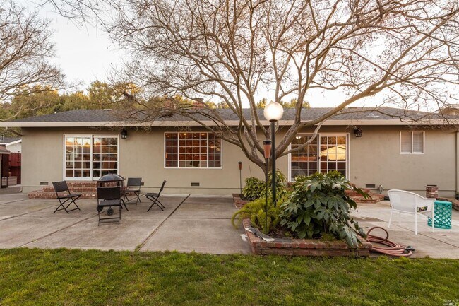 Building Photo - Three Bedroom Single Story Ranch Napa home in Coveted Hidden Valley