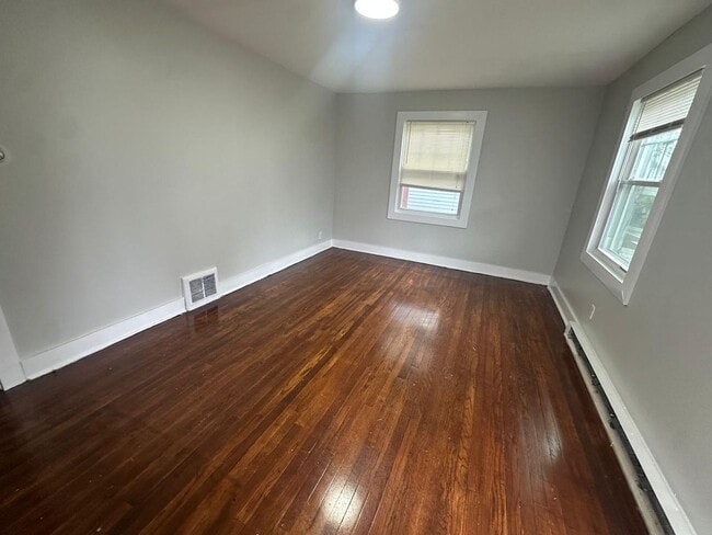 Building Photo - Updated 3 bedroom 1 bath single family home