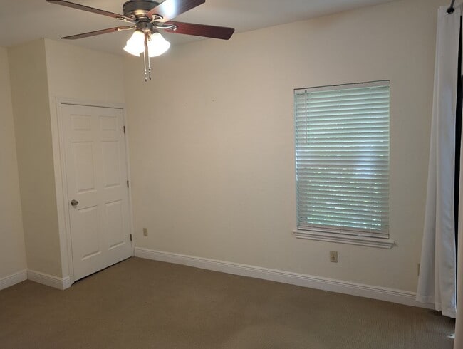 Building Photo - Creekridge - Hyde Park - 45 / Duval - Excl...