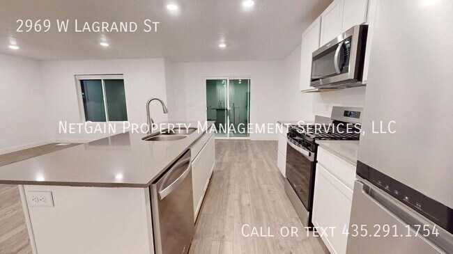 Building Photo - 2969 W LaGrand St