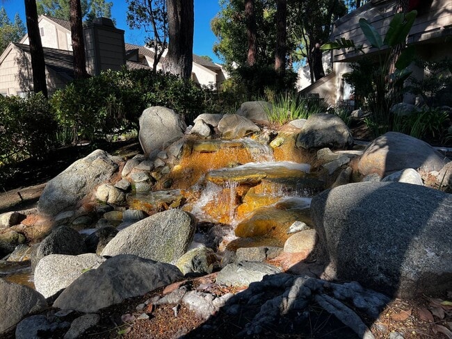 Building Photo - 2 Bedroom 3 Bath Condo for Rent in an Excellent Area of Fullerton