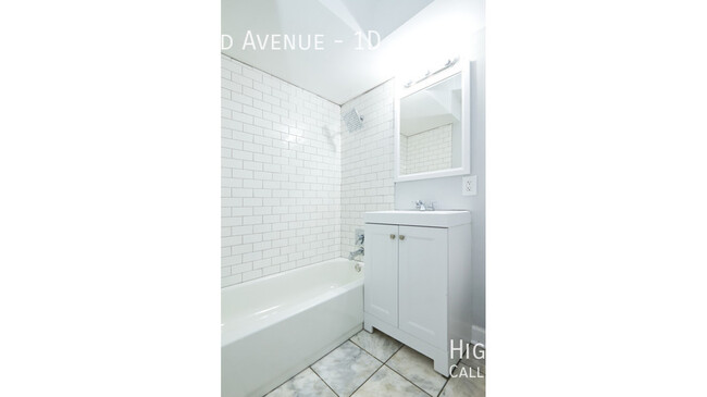 Building Photo - 3746 W Leland Ave