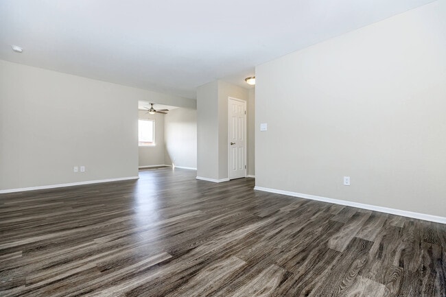 Building Photo - Meadowood Place Apartment Homes