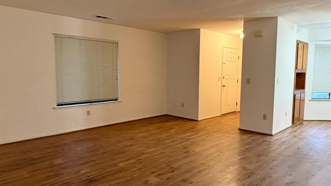 Building Photo - 2423 Knowlwood Dr