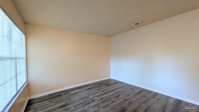 Building Photo - 6288 Hamilton Bridge Rd