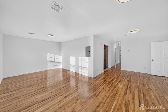 Building Photo - 138 Pershing Ave